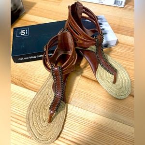 Dolce Vita Brown Sandals, size 6